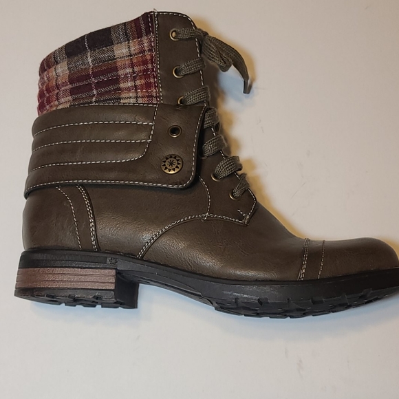 Flannel Cuff Boots - Picture 5 of 11